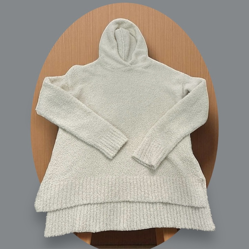 UGG Sherpa Hoodie Sweater. Cream.
Size: Small